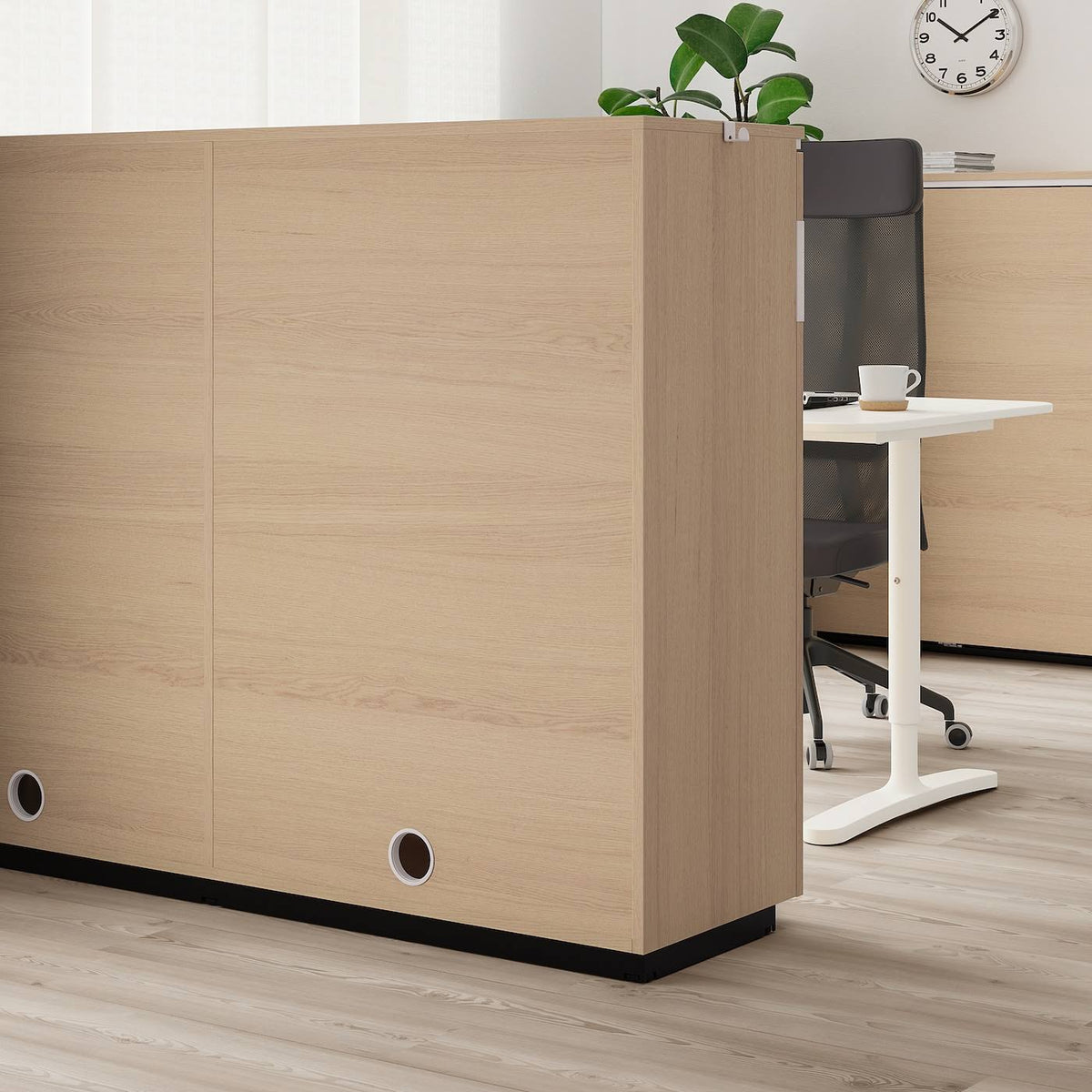 White Stained Oak Veneer Cabinet with Sliding Doors G375401