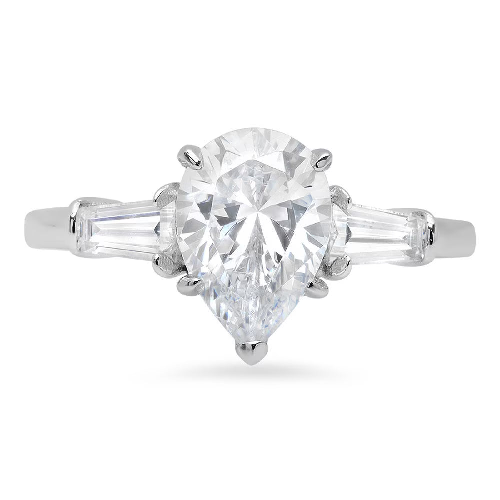 18K White Gold Three-Stone Diamond Engagement Ring B162