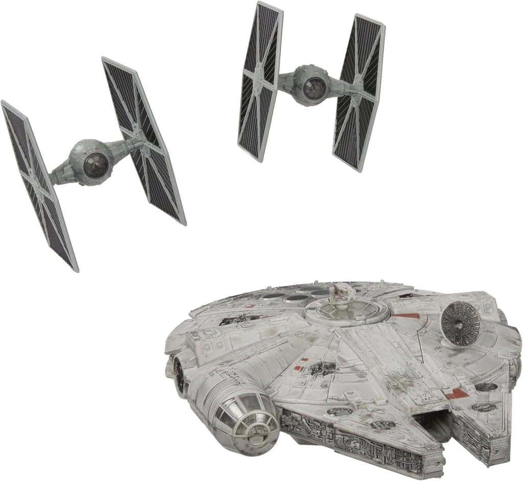 11 Piece Action Figures Playset with Millenium Falcon E332498