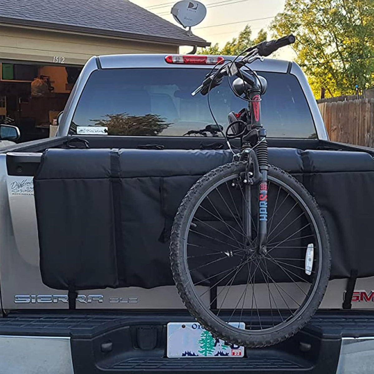 Tailgate Pad for Mountain Bikes with Tool Pockets and Bike Fixing Straps X767016